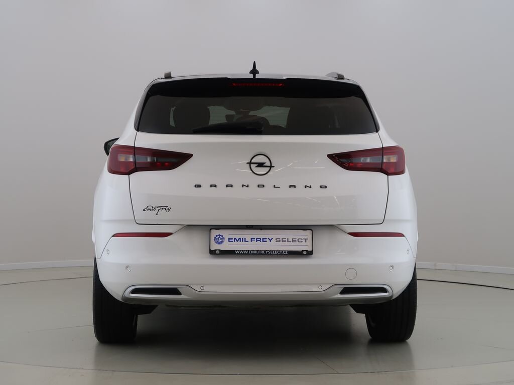 Opel Grandland SUV / Terénní 1,6 l 147 kw