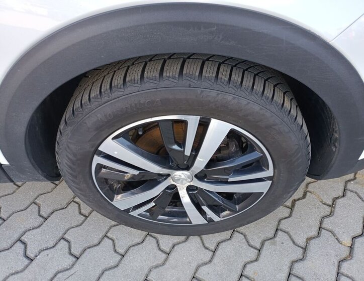 Peugeot 3008 SUV / Terénní 1,6 l 88 kw