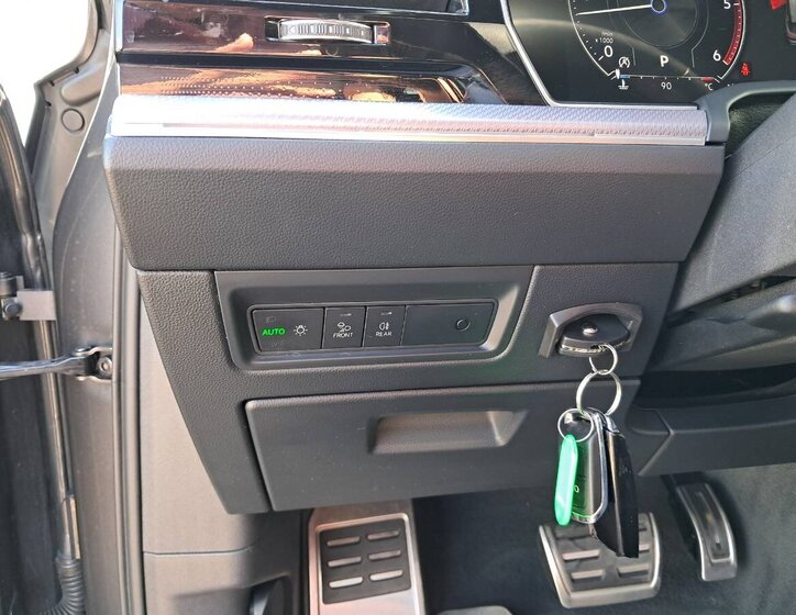 Volkswagen Touareg SUV / Terénní 3,0 l 210 kw