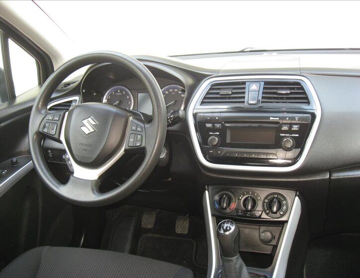 Suzuki S-Cross Hatchback 998,0 82 kw