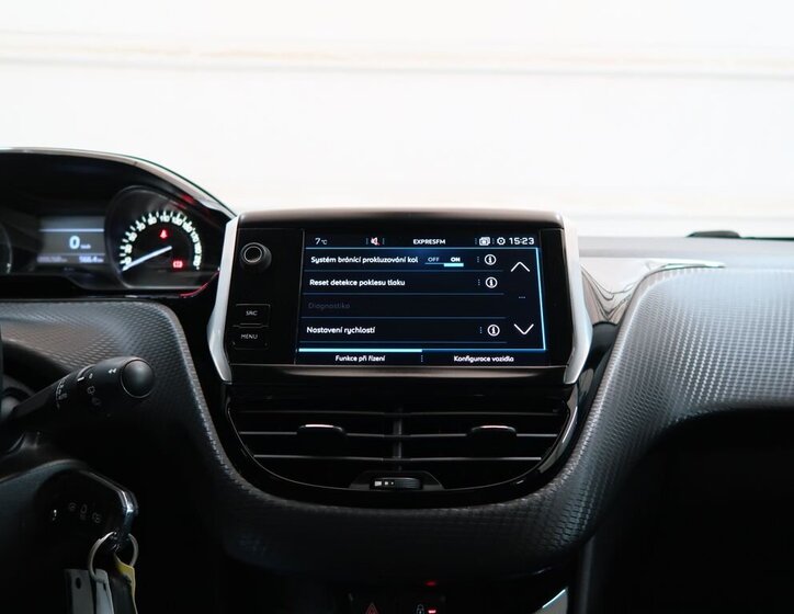 Peugeot 208 Hatchback 1,2 l 61 kw