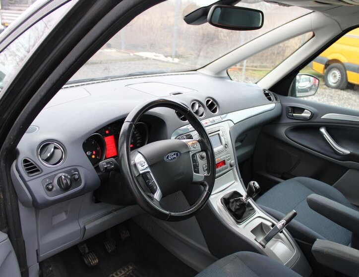 Ford Galaxy Kombi 1,8 l 92 kw