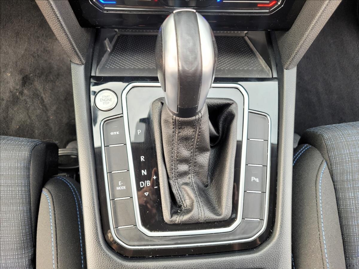 Volkswagen Passat Kombi 1,4 l 160 kw