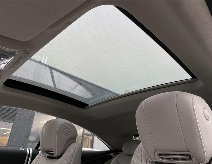 Mercedes-Benz Třídy S Kupé 4,0 l 450 kw