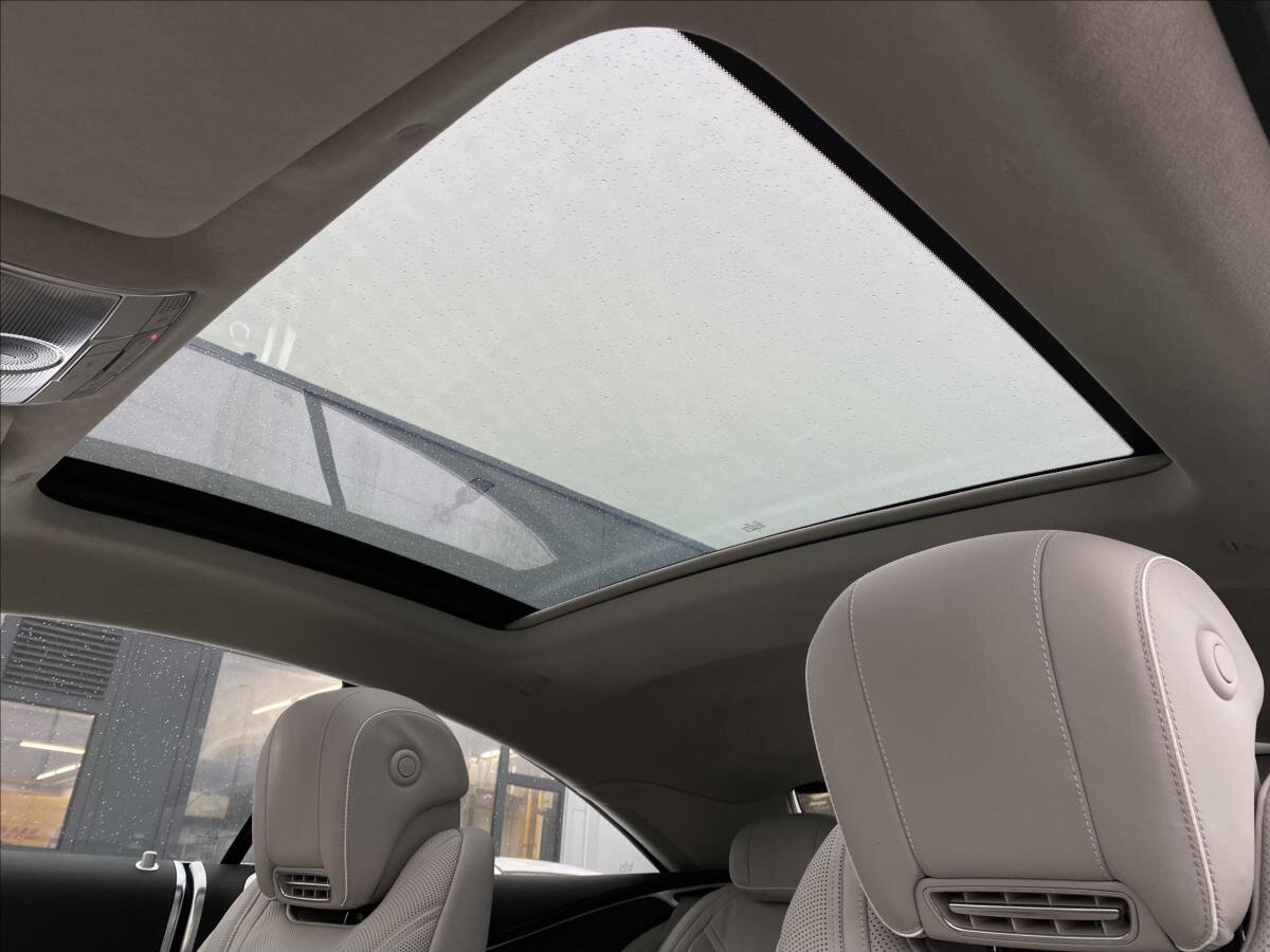 Mercedes-Benz Třídy S Kupé 4,0 l 450 kw