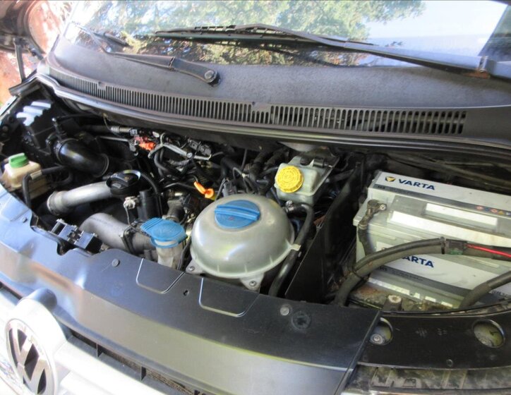 Volkswagen Caravelle Kombi 2,5 l 128 kw