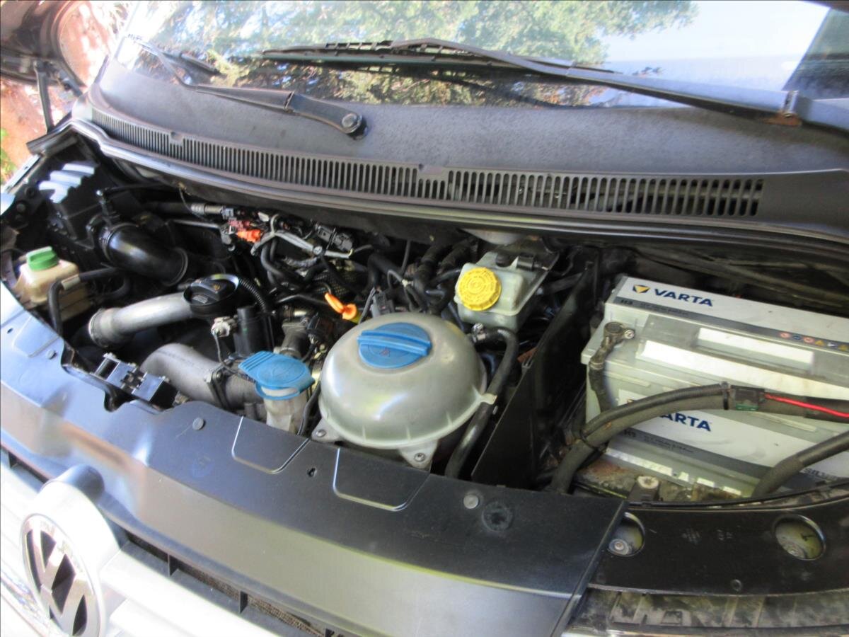 Volkswagen Caravelle Kombi 2,5 l 128 kw