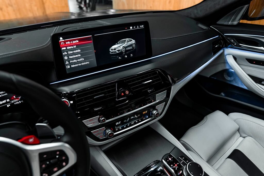BMW M5 Sedan / Limuzína 4,4 l 460 kw