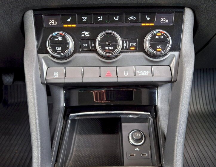 Škoda Karoq SUV / Terénní 1,5 l 110 kw