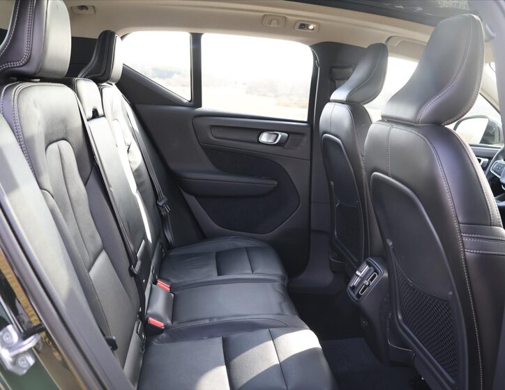 Volvo XC40 SUV / Terénní 2,0 l 140 kw