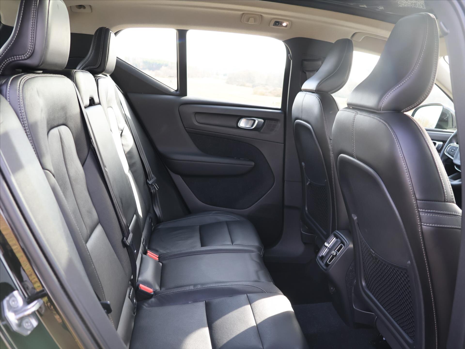 Volvo XC40 SUV / Terénní 2,0 l 140 kw