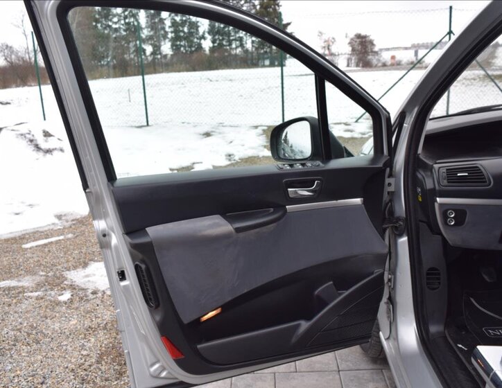 Peugeot 807 MPV 2,0 l 100 kw