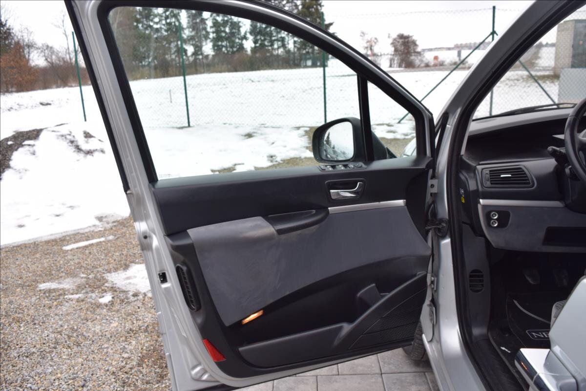 Peugeot 807 MPV 2,0 l 100 kw