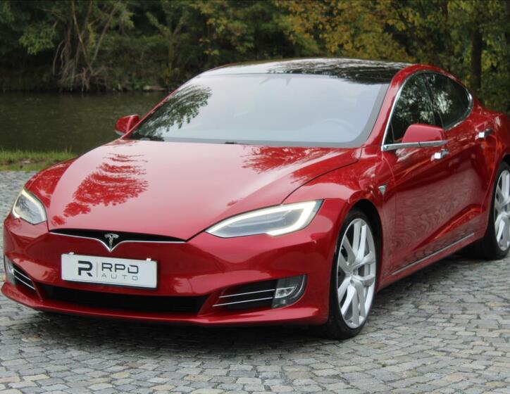 Tesla Model S 3
