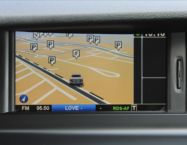 Renault Latitude Sedan / Limuzína 2,0 l 127 kw