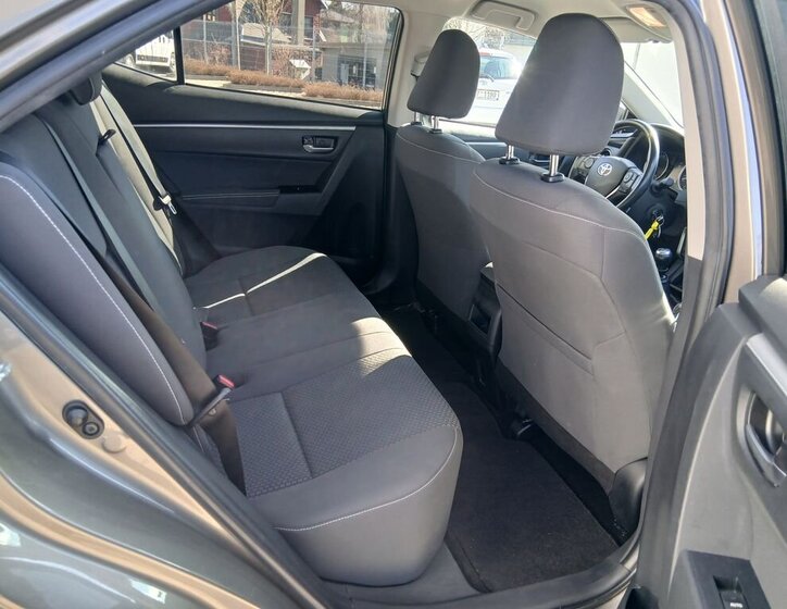 Toyota Corolla Sedan / Limuzína 1,6 l 97 kw