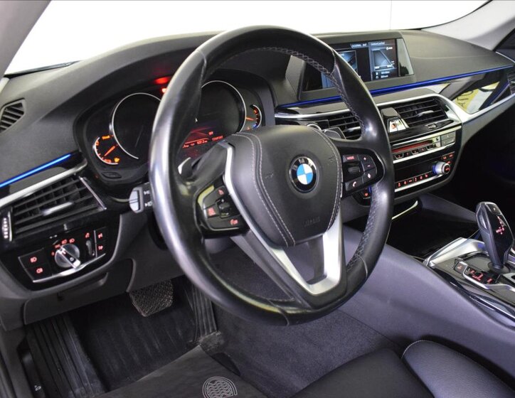 BMW Řada 5 Sedan / Limuzína 3,0 l 195 kw