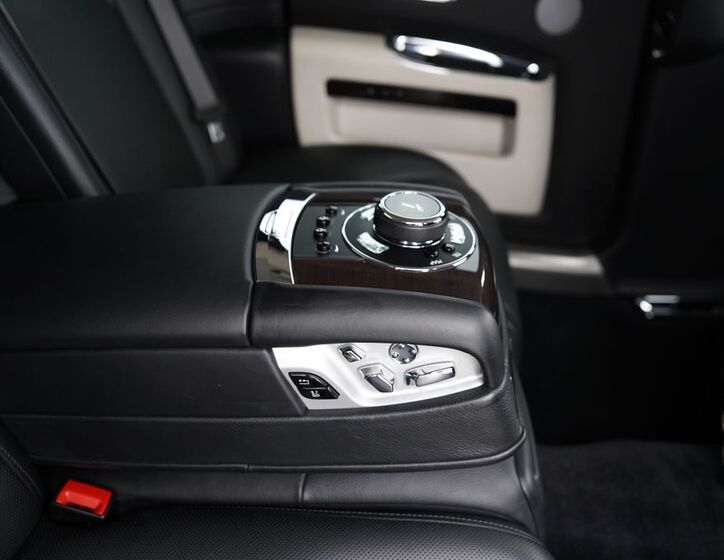 Rolls-Royce Ghost Sedan 6,6 l 420 kw