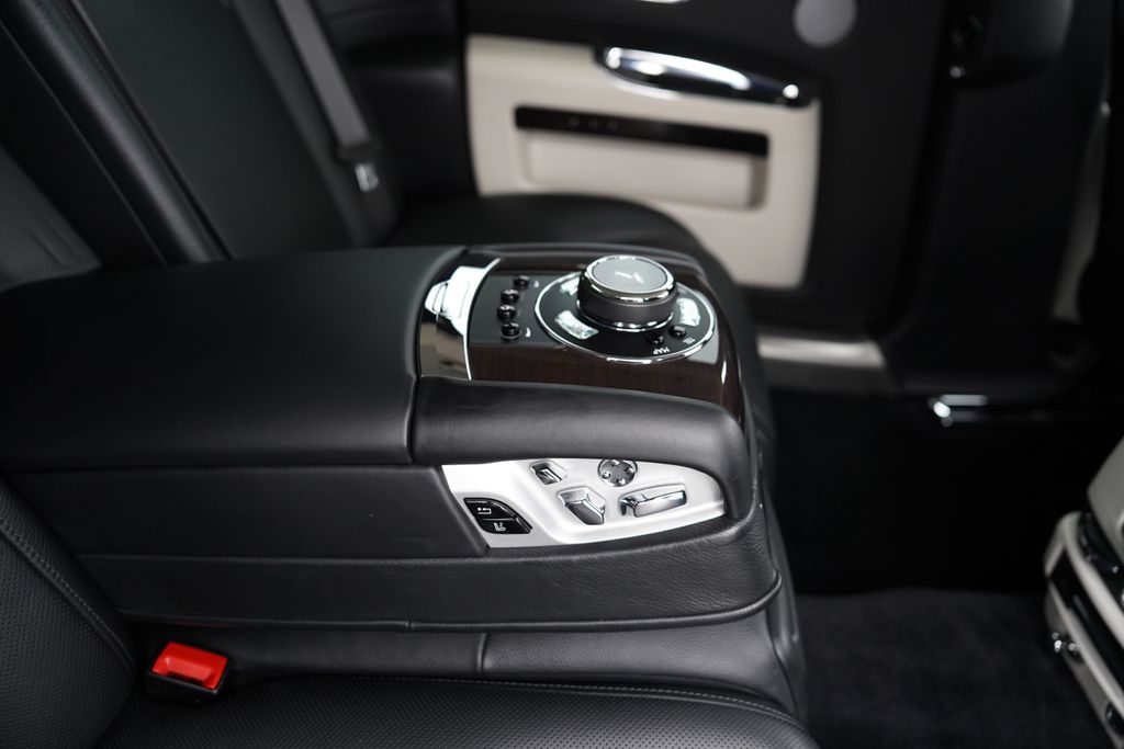 Rolls-Royce Ghost Sedan 6,6 l 420 kw