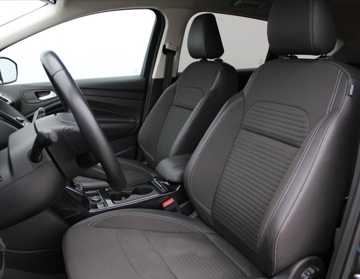 Ford Kuga SUV 1,5 l 110 kw