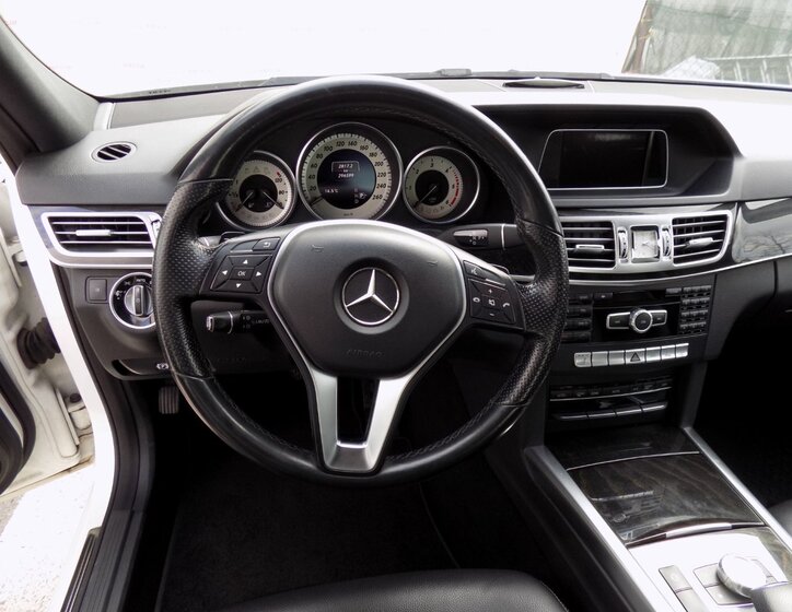 Mercedes-Benz Třídy E Sedan / Limuzína 2,1 l 125 kw