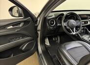 Alfa Romeo Stelvio 32