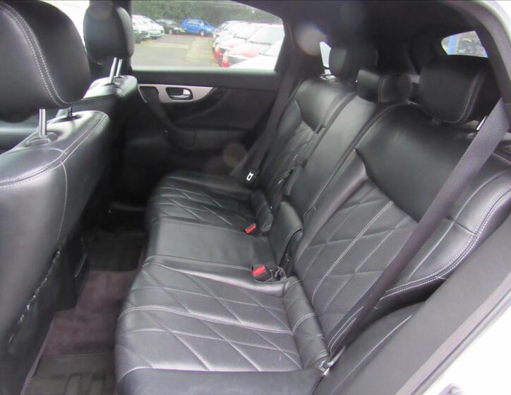 Infiniti FX30 10