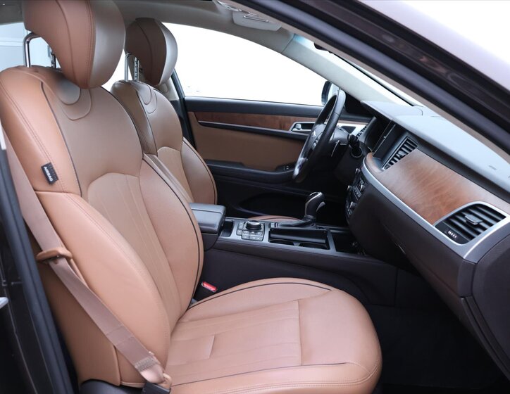 Hyundai Genesis Sedan / Limuzína 3,8 l 232 kw