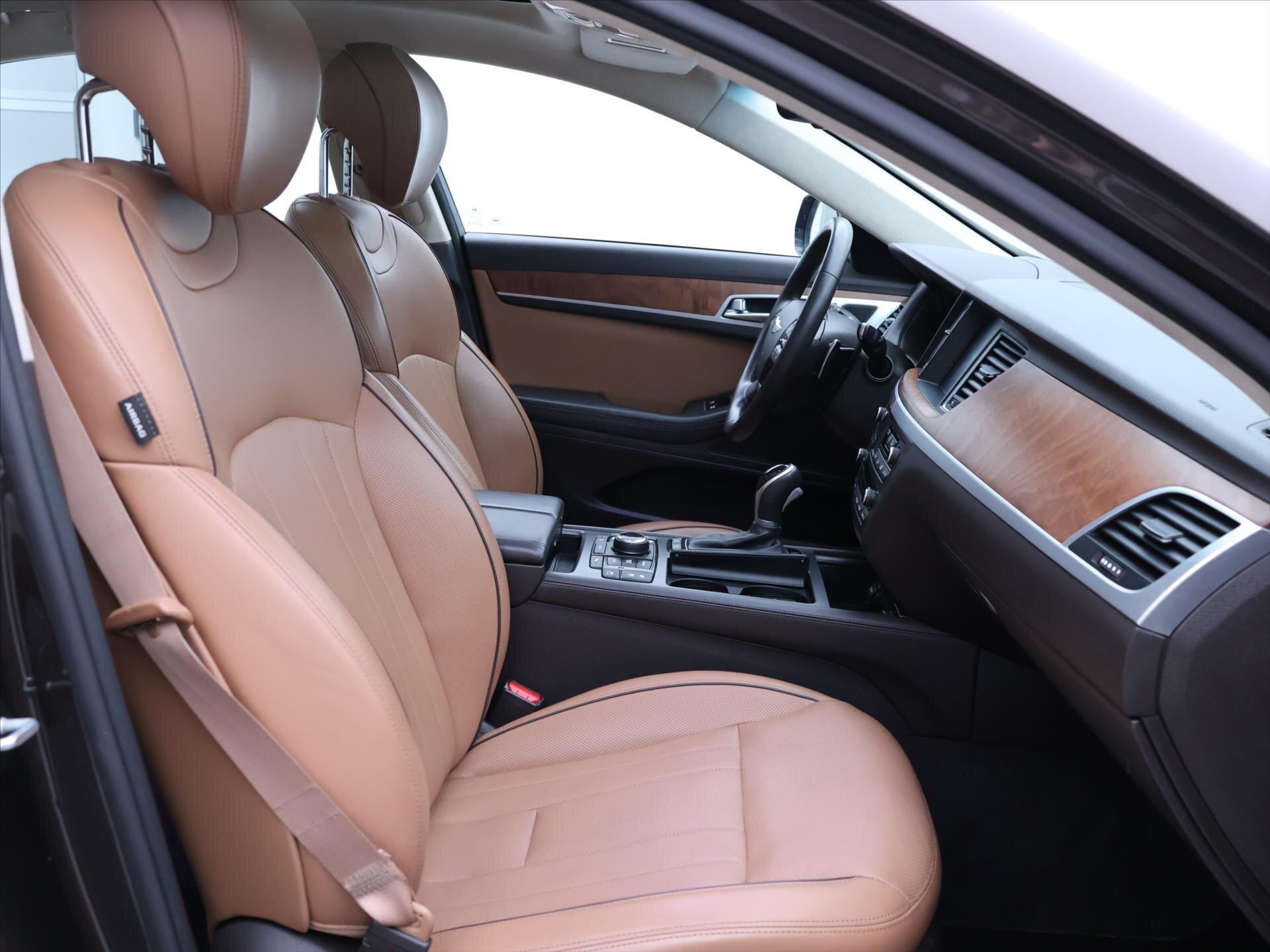 Hyundai Genesis Sedan / Limuzína 3,8 l 232 kw