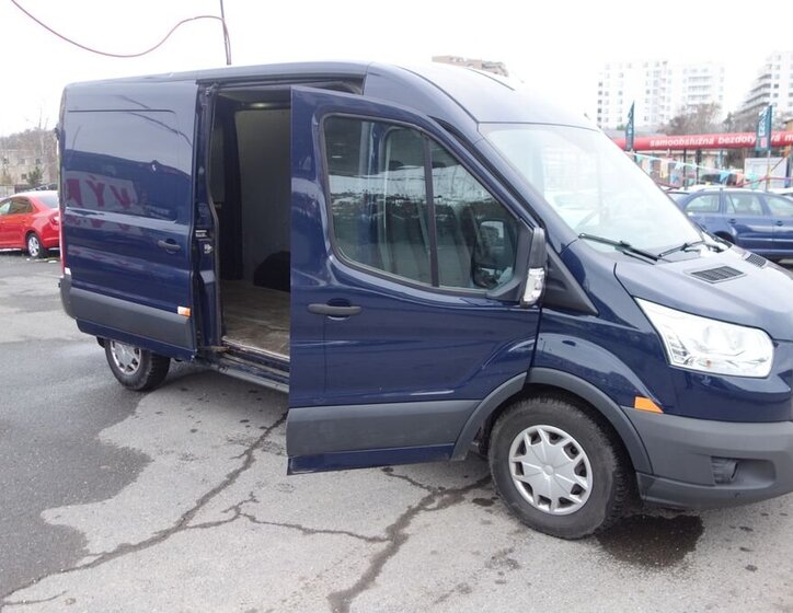 Ford Transit 9