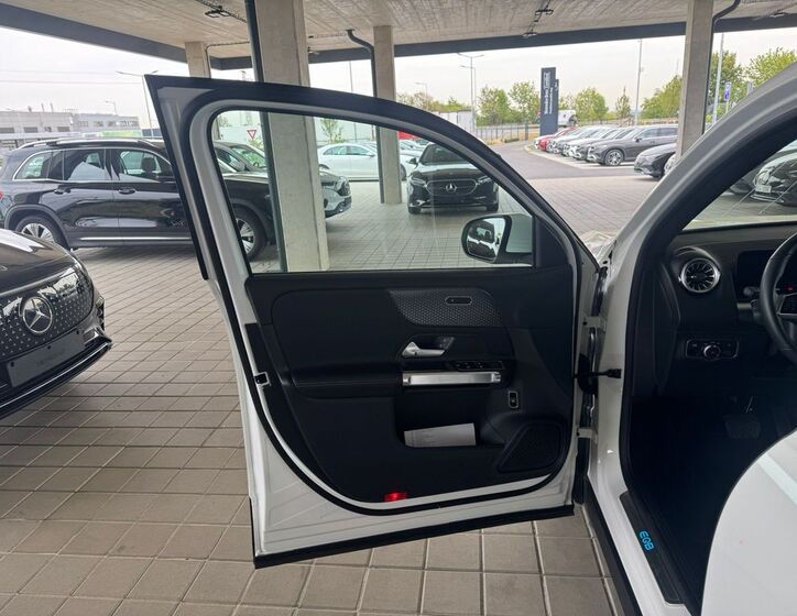 Mercedes-Benz EQB 11