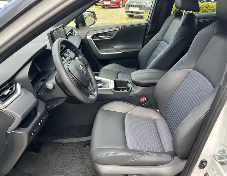 Toyota RAV4 SUV / Terénní 2,5 l 131 kw