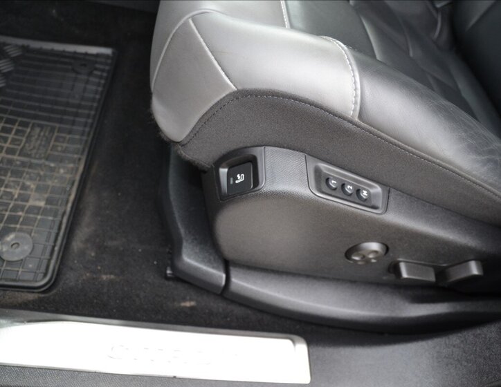 Citroën C5 Aircross SUV / Terénní 1,6 l 133 kw