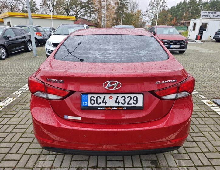 Hyundai Elantra Sedan 1,6 l 97 kw