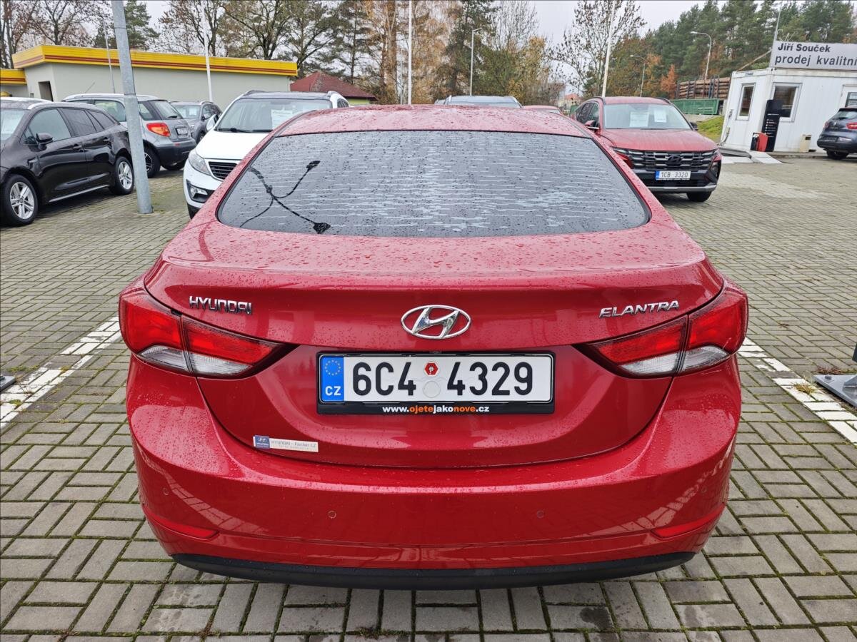 Hyundai Elantra Sedan 1,6 l 97 kw