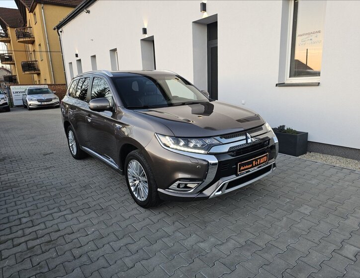 Mitsubishi Outlander 1