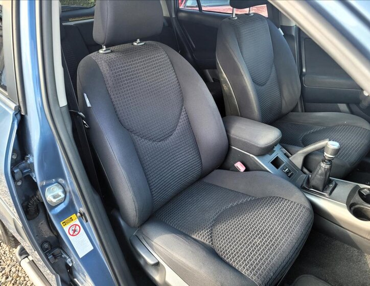 Toyota RAV4 SUV / Terénní 2,2 l 100 kw