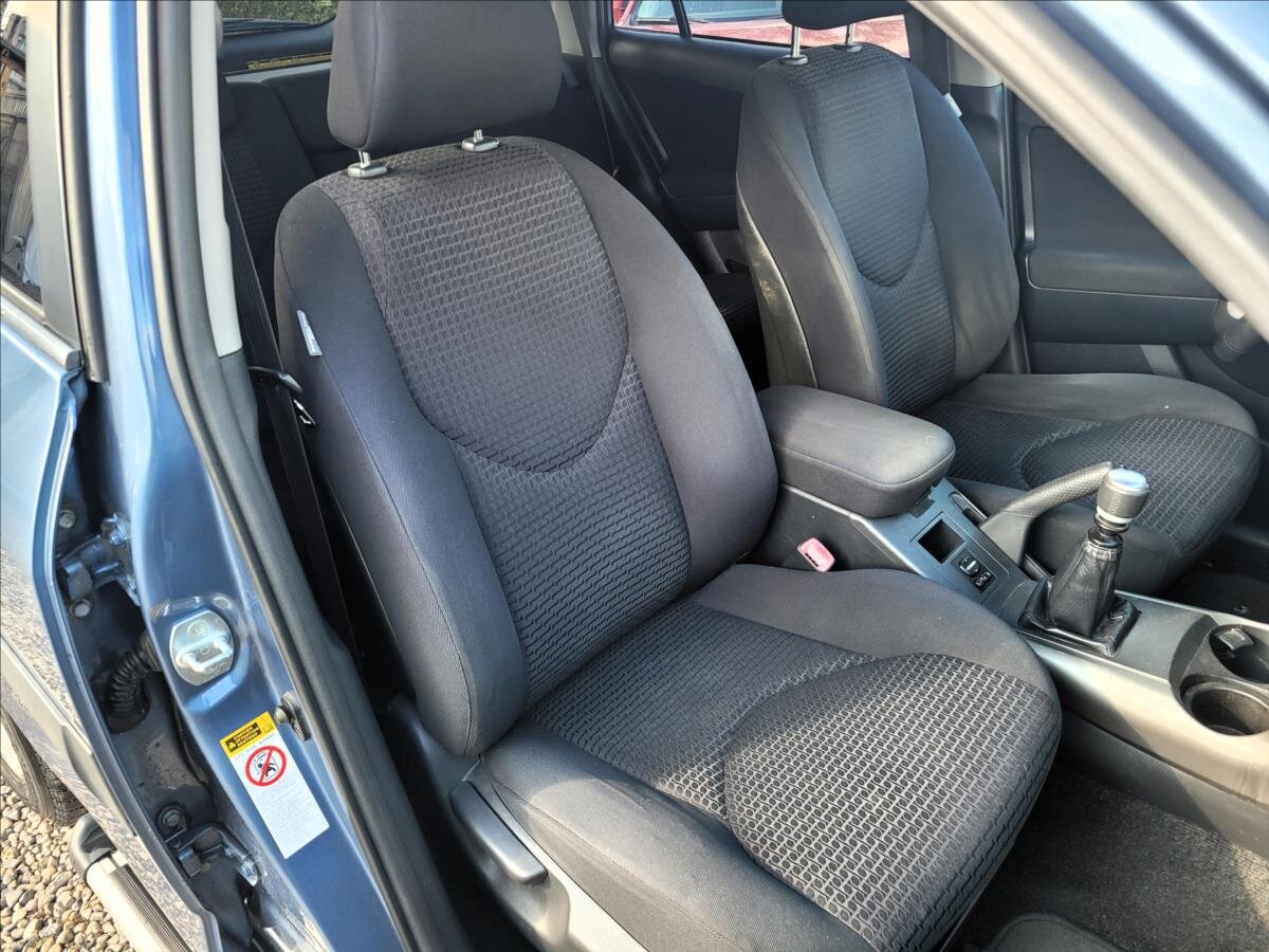 Toyota RAV4 SUV / Terénní 2,2 l 100 kw