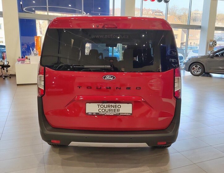 Ford Tourneo Courier 5