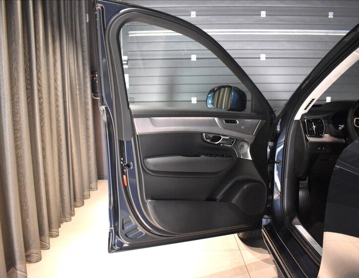 Volvo XC90 SUV / Terénní 2,0 l 335 kw