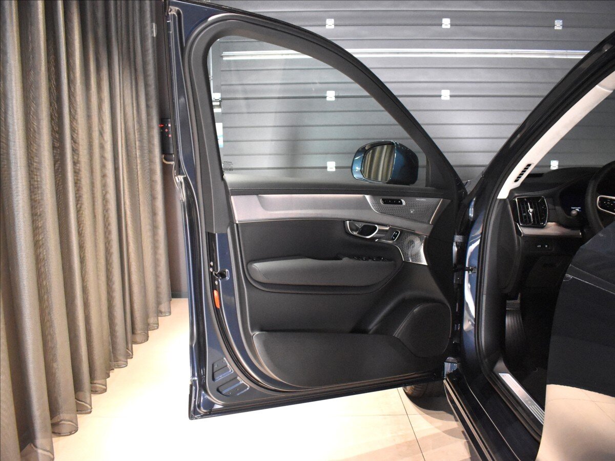 Volvo XC90 SUV / Terénní 2,0 l 335 kw
