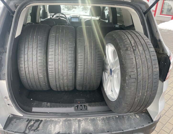 Ford Kuga SUV / Terénní 1,5 l 110 kw