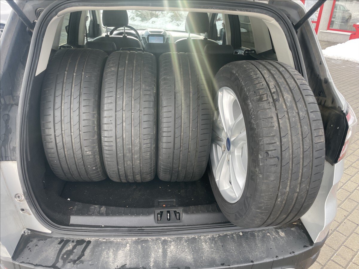 Ford Kuga SUV / Terénní 1,5 l 110 kw