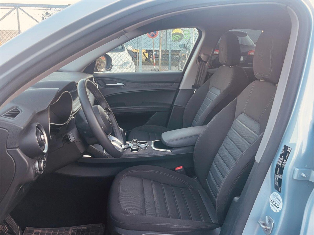 Alfa Romeo Stelvio SUV / Terénní 2,1 l 118 kw