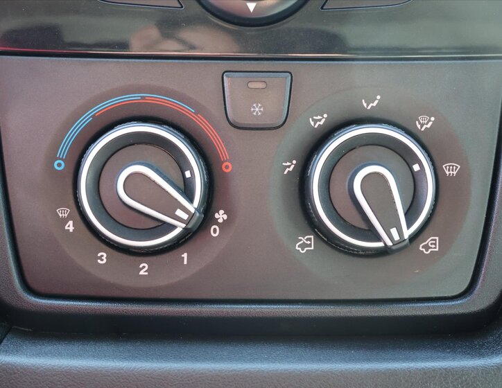 Peugeot Boxer Valník 2,2 l 88 kw