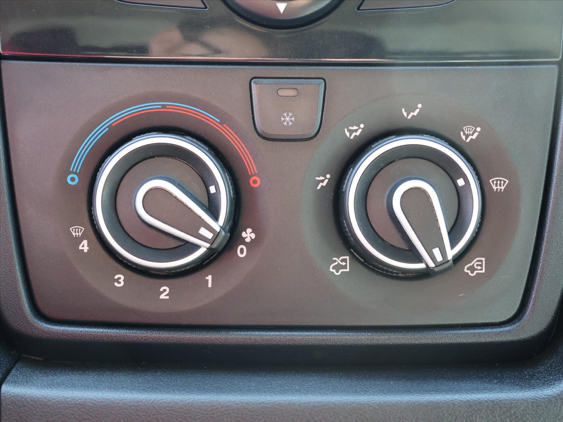 Peugeot Boxer Valník 2,2 l 88 kw