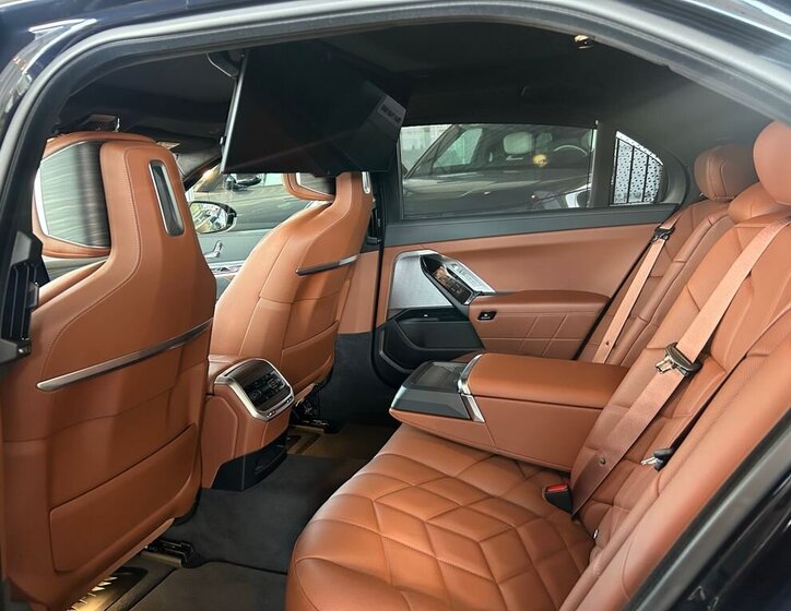 BMW i7 Sedan / Limuzína 0,0 400 kw