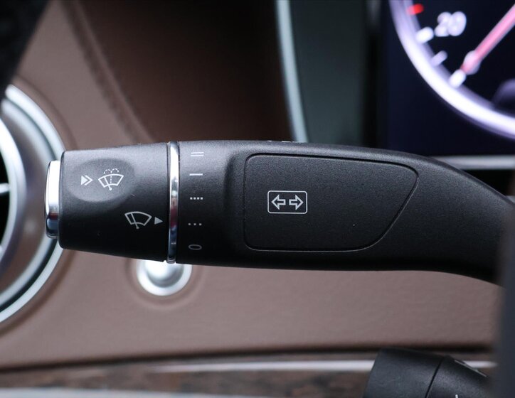 Mercedes-Benz Třídy S Sedan 4,7 l 335 kw