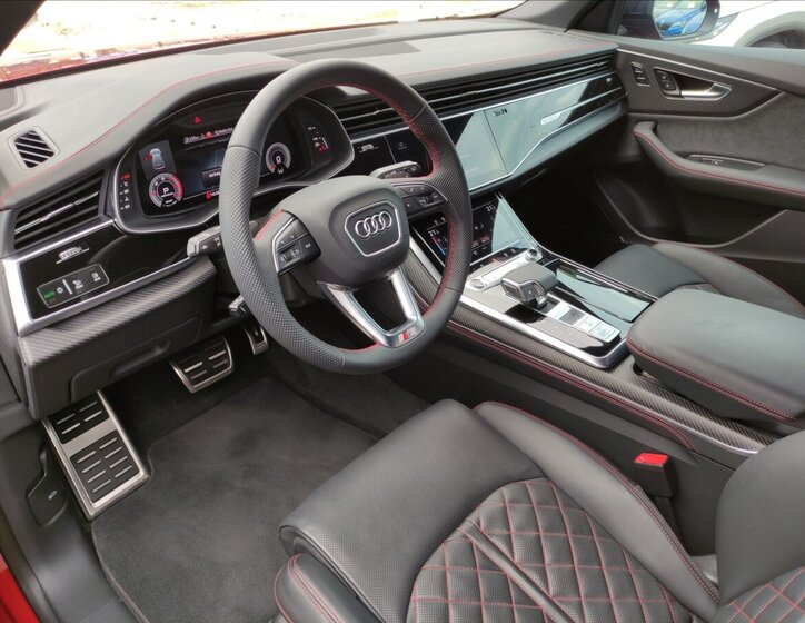 Audi Q8 SUV / Terénní 3,0 l 210 kw