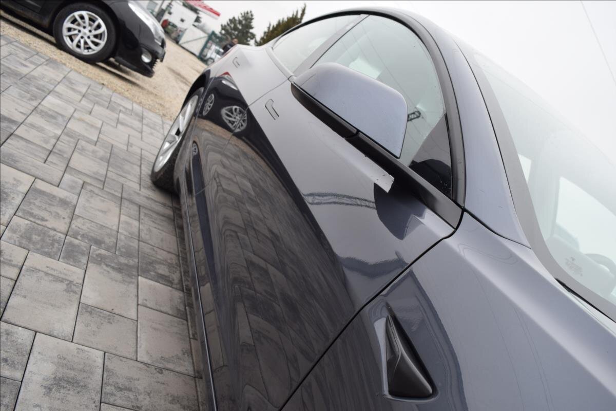 Tesla Model 3 Sedan 0,0 366 kw